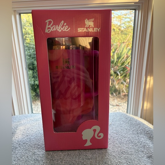 NWT/NIB - Stanley BARBIE Limited Edition Hot Pink Tumbler 40oz 💝 - Picture 3 of 3